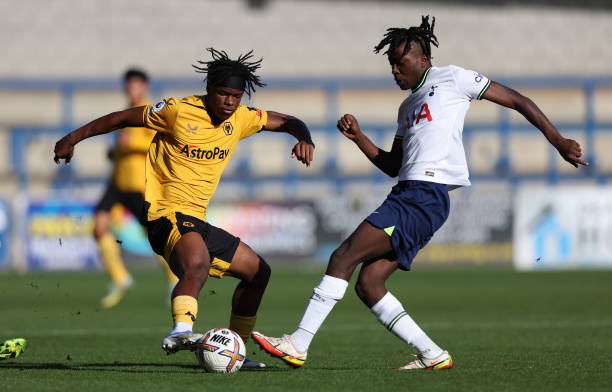 展常常伴随 展常常伴随